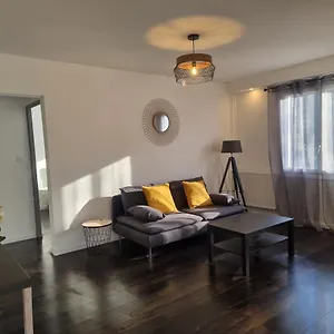 Le Petit Méas Superbe Au Calme. Appartement Pierrelatte